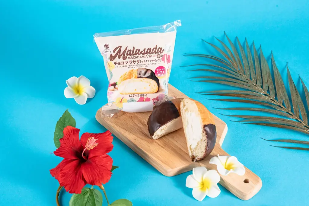 ひとくちでハワイ気分！ハワイの定番土産、マカダミアナッツチョコレートをイメージしたエクレアやアイスなど全9種類のハワイグルメが大集合！ファミマのハワイフェアは7月7日（火）から開催！ 画像 11
