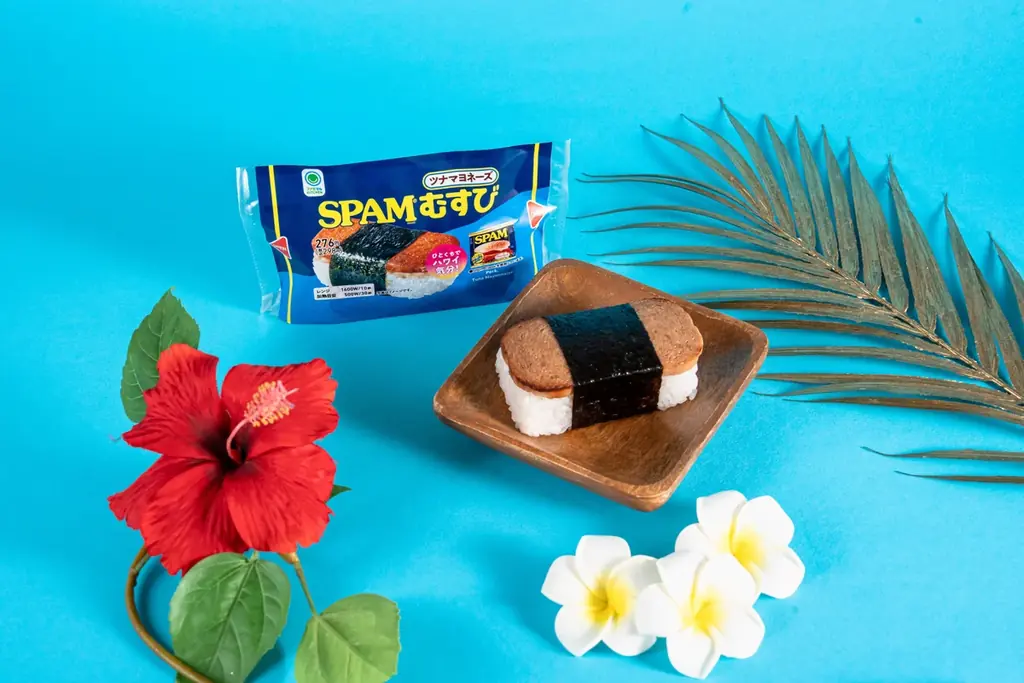ひとくちでハワイ気分！ハワイの定番土産、マカダミアナッツチョコレートをイメージしたエクレアやアイスなど全9種類のハワイグルメが大集合！ファミマのハワイフェアは7月7日（火）から開催！ 画像 3
