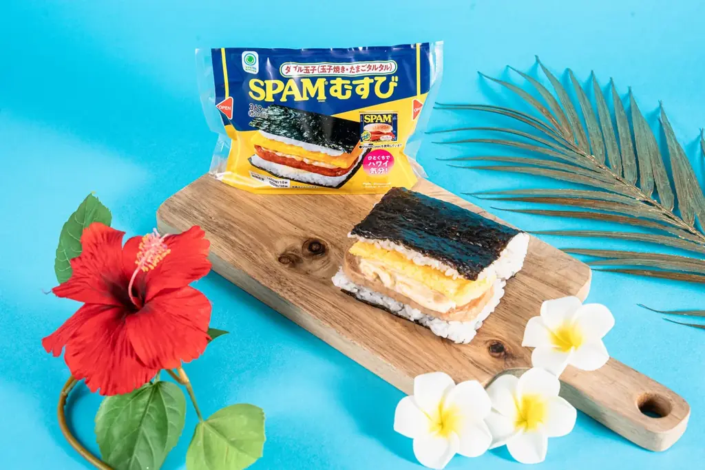 ひとくちでハワイ気分！ハワイの定番土産、マカダミアナッツチョコレートをイメージしたエクレアやアイスなど全9種類のハワイグルメが大集合！ファミマのハワイフェアは7月7日（火）から開催！ 画像 4