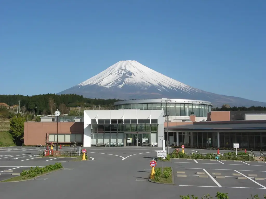 富士山を望む“外気浴”とサウナバス「サバス」が裾野に集結！「富士山アウトドアサウナフェス2026」7月18日開催 画像 2