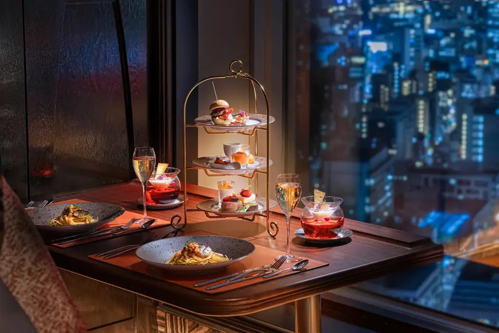 東京ドームホテルの夜景で味わう桃のナイトアフタヌーンティー