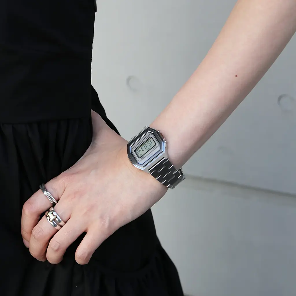 即完売した【CASIO CLASSIC PREMIUM SERIES】が待望の再入荷。夏の装いに映える、ユニセックスなシルバーウォッチ 画像 14