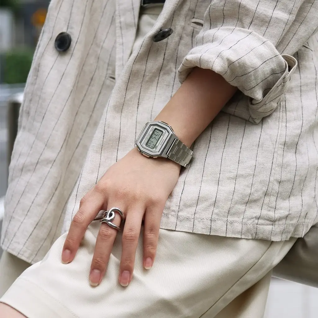 即完売した【CASIO CLASSIC PREMIUM SERIES】が待望の再入荷。夏の装いに映える、ユニセックスなシルバーウォッチ 画像 17