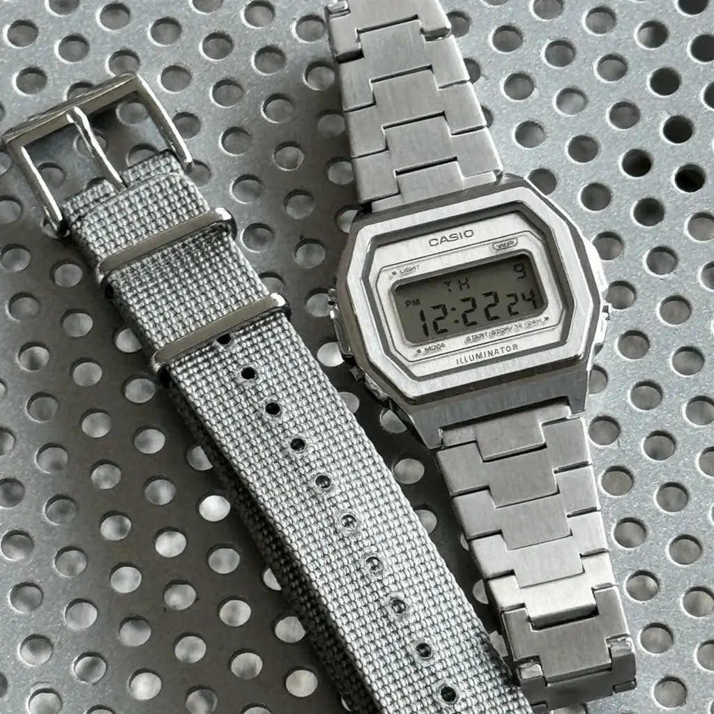 即完売した【CASIO CLASSIC PREMIUM SERIES】が待望の再入荷。夏の装いに映える、ユニセックスなシルバーウォッチ 画像 2