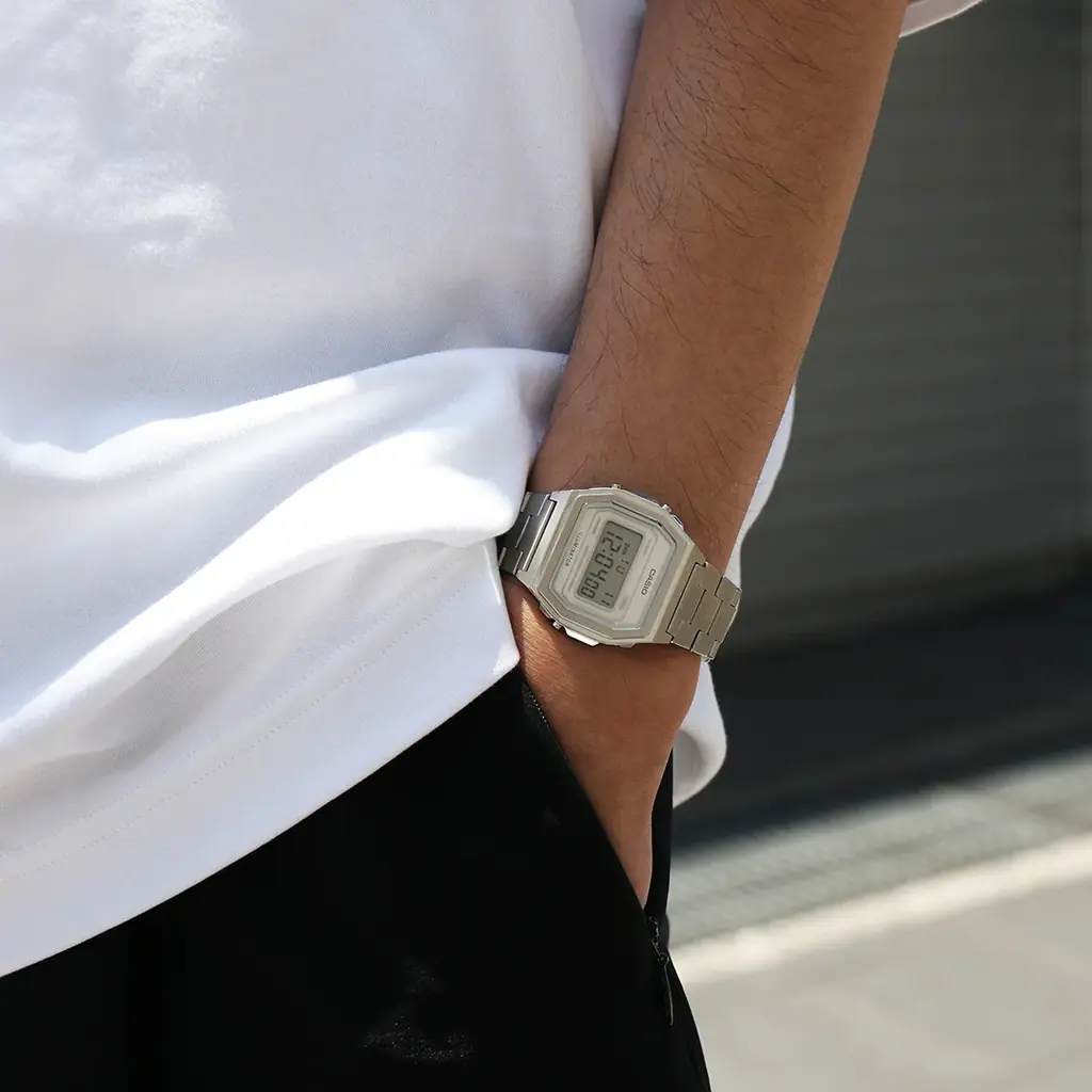 即完売した【CASIO CLASSIC PREMIUM SERIES】が待望の再入荷。夏の装いに映える、ユニセックスなシルバーウォッチ 画像 5