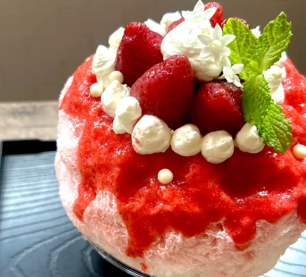 【佐賀のブランドいちご「いちごさん」と東京都内の人気かき氷店がコラボ】「サカノウエカフェ」「廚 くろぎ」「くろぎ甘味研究所」が“かき氷の日”の7月25日より順次「いちごさんかき氷」を提供します！ 画像 5