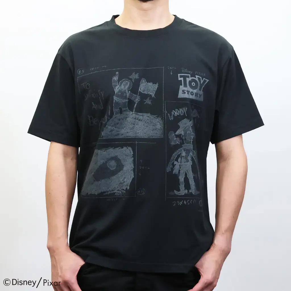 JAM HOME MADEより30周年を迎える「トイ・ストーリー」シリーズモチーフの新作が登場！『TOY STORY』アンディのイラストTee。2026年7月10日（金）より販売開始 画像 3