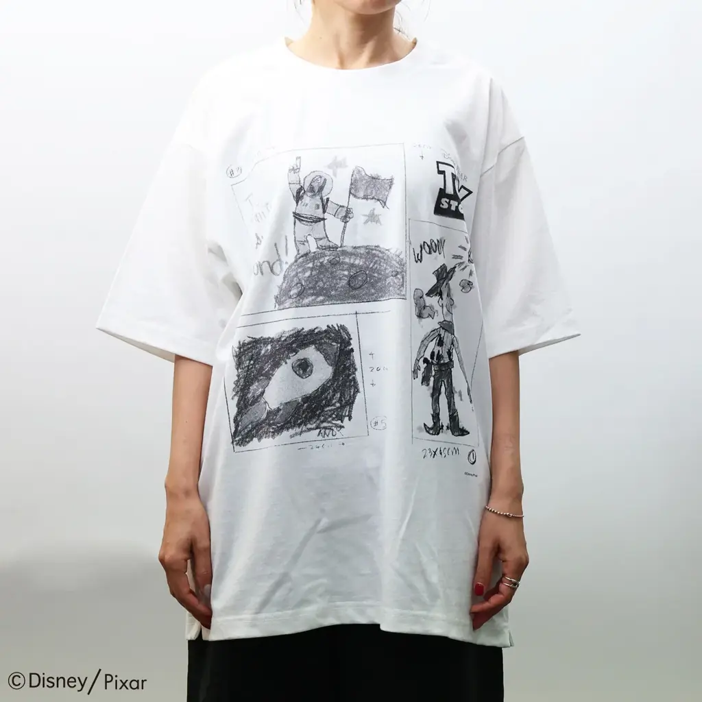 JAM HOME MADEより30周年を迎える「トイ・ストーリー」シリーズモチーフの新作が登場！『TOY STORY』アンディのイラストTee。2026年7月10日（金）より販売開始 画像 9