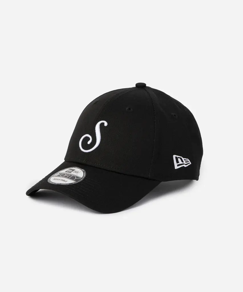 Saturdays NYCがNew Era®とコラボレーション！ブランドを象徴するロゴを配した、プレミアムな別注キャップ2型が新登場。 画像 4