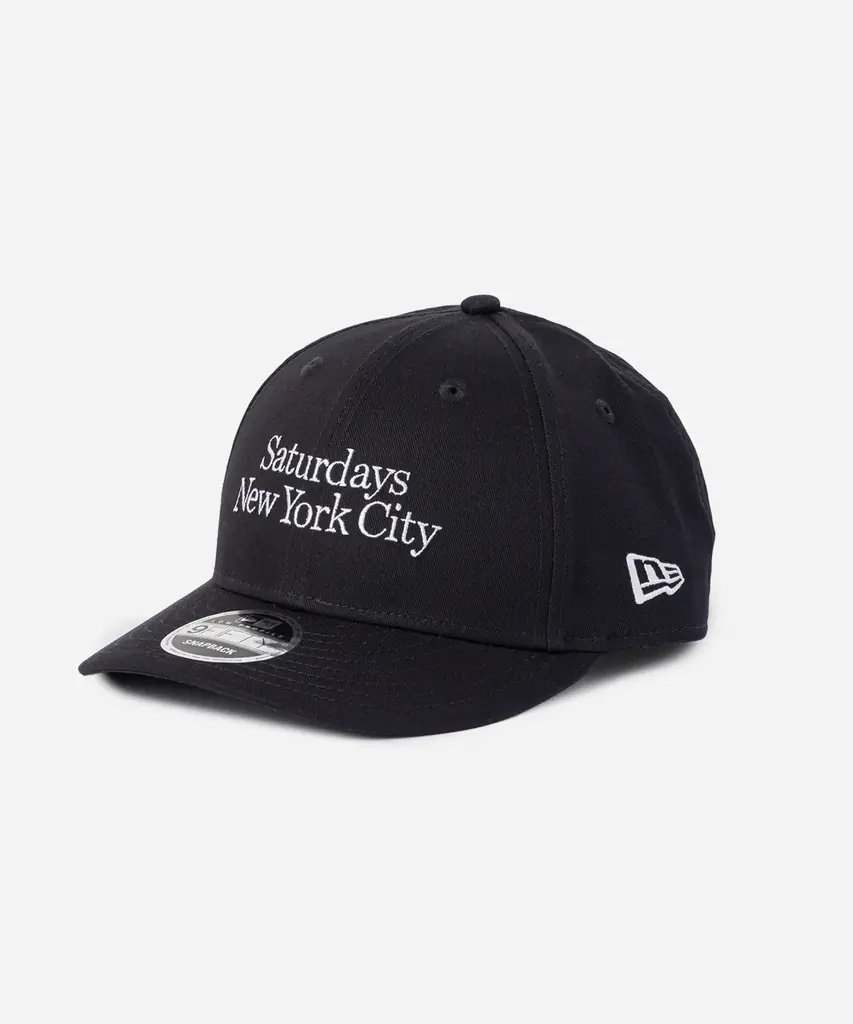 Saturdays NYCがNew Era®とコラボレーション！ブランドを象徴するロゴを配した、プレミアムな別注キャップ2型が新登場。 画像 5