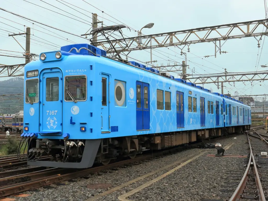 「M!LKニッポン元気花火2026」 和歌山市駅の駅看板をM!LKの塩﨑太智さんがジャック！等身大パネルも登場＆観光列車「めでたいでんしゃ」の車内もM!LKの塩﨑太智さん仕様に！ 画像 4