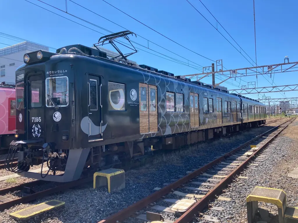 「M!LKニッポン元気花火2026」 和歌山市駅の駅看板をM!LKの塩﨑太智さんがジャック！等身大パネルも登場＆観光列車「めでたいでんしゃ」の車内もM!LKの塩﨑太智さん仕様に！ 画像 6