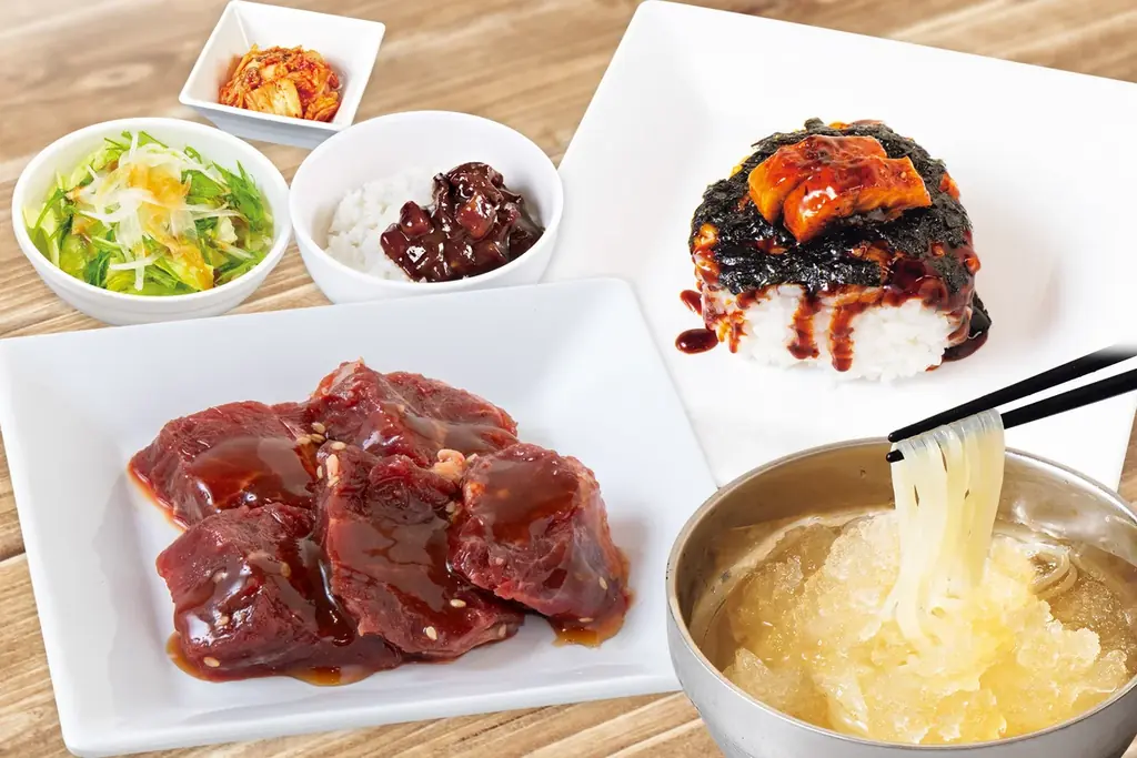 【夏のランチ限定】“夏得！定食“を販売！さらに対象のランチ定食に冷麺を無料でプレゼント！もちろん黒カレー・ライスは無限に食べ放題！ 画像 2