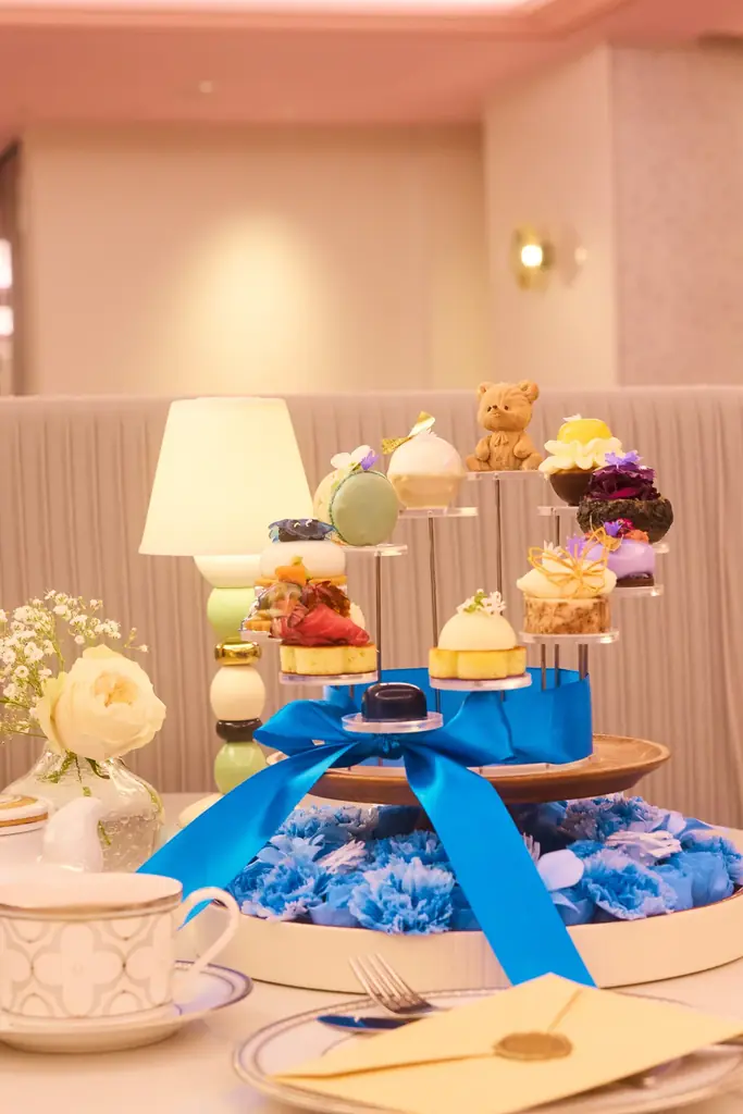 【7・8月限定】Puellaに「Celestial Blue Ribbon Afternoon Tea」が登場。星座と青いリボンが彩る、幻想的な夏のアフタヌーンティー 画像 2