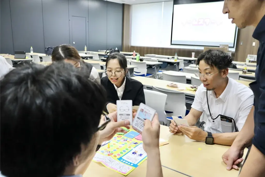 現役介護職とボードゲームで介護を学ぶ。千葉県「介護の未来案内人」が令和8年度の訪問授業を募集開始 画像 1
