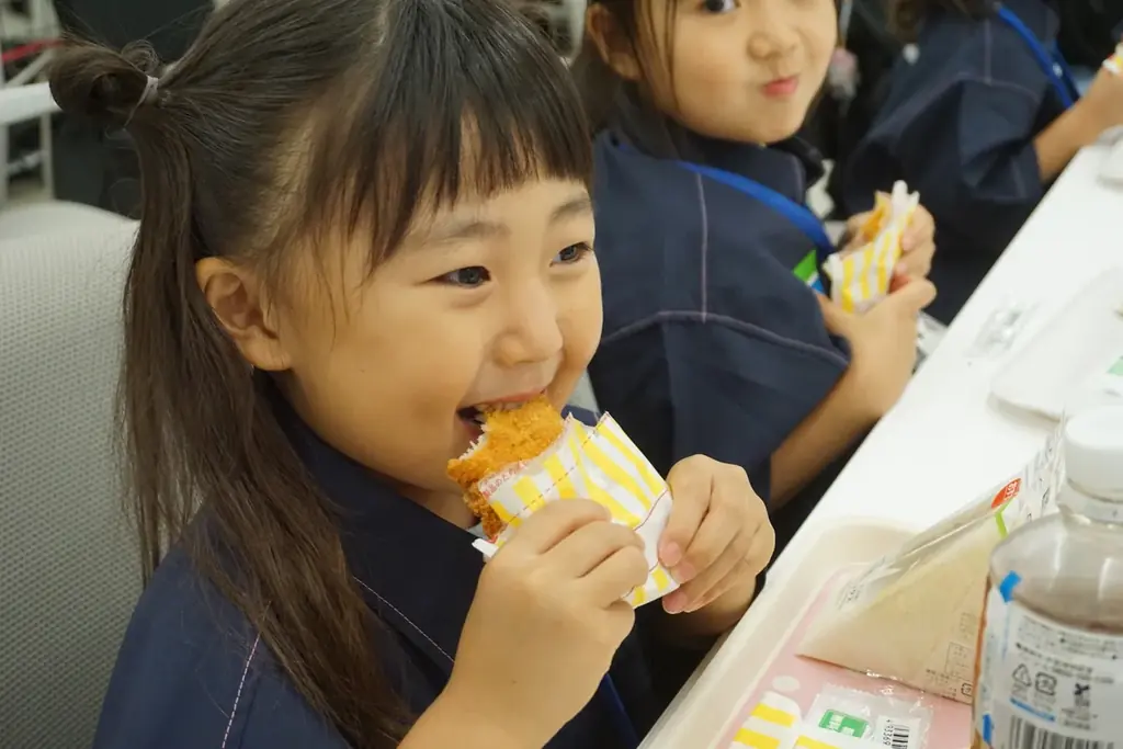 酷暑から地域の命と夏の健康を守る拠点へ「ファミマこども食堂」初の熱中症対策コラボイベントを開催！～ポカリスエット×『はたらく細胞』特別動画で学ぶ＆こどもたちが「夏の目標」を宣言～ 画像 7