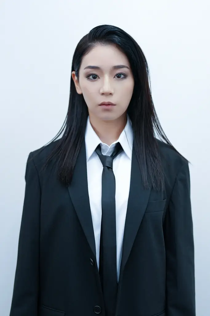元宝塚男役、現役女子プロレスラー、現役セクシー女優ら異色のキャストが黒スーツ姿の強盗団に　没入型密室ノワールコメディ『BAD END』8月上演決定 画像 2