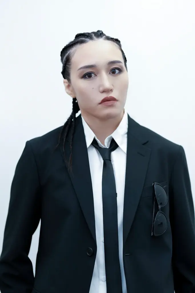 元宝塚男役、現役女子プロレスラー、現役セクシー女優ら異色のキャストが黒スーツ姿の強盗団に　没入型密室ノワールコメディ『BAD END』8月上演決定 画像 3