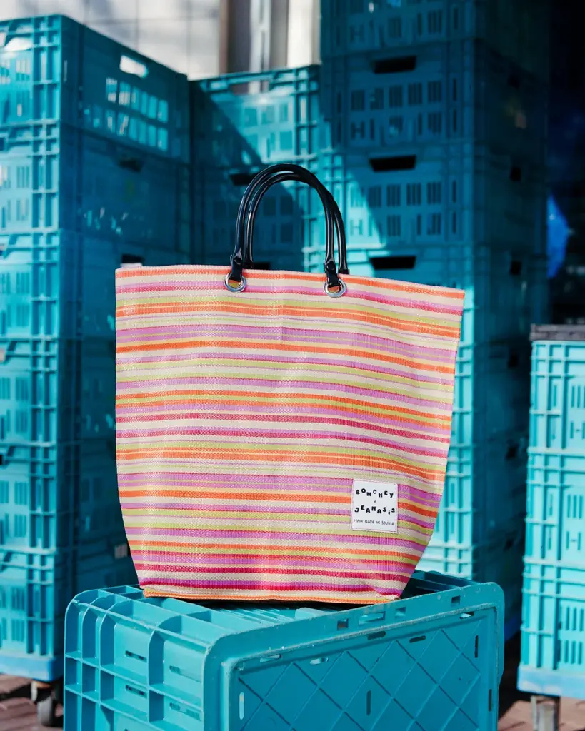 【大反響のJEANASIS25周年企画第3弾】オランダ発バッグブランド「BONCHEY」とアーティストkurry氏のフラワーアートが融合、夏を彩るプレイフルなコラボアイテムが7月10日（金）発売 画像 3