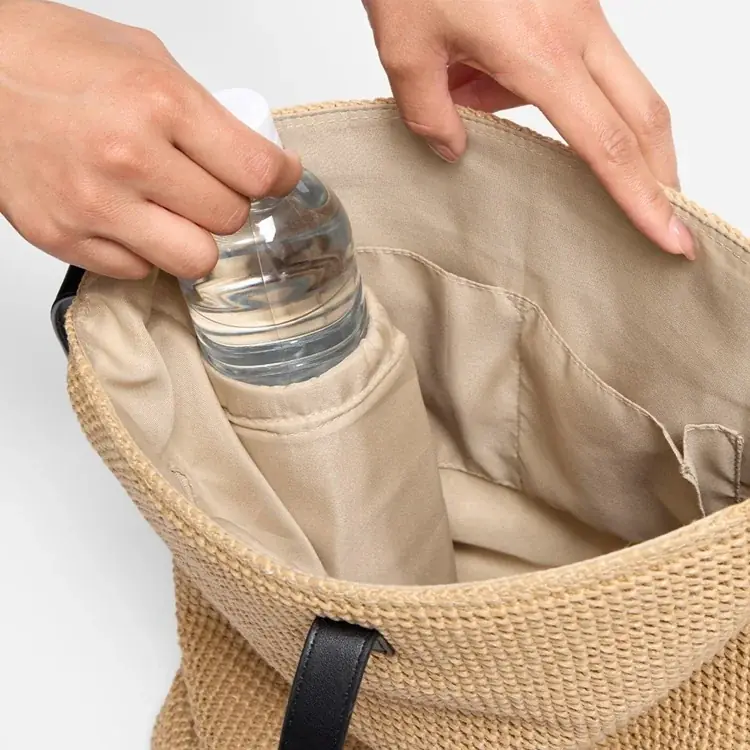 酷暑の夏の結露や濡れを防ぐ、KEYUCAの保冷ボトルホルダー付き「合皮コンビ縦型トートバッグ」が新登場 画像 2