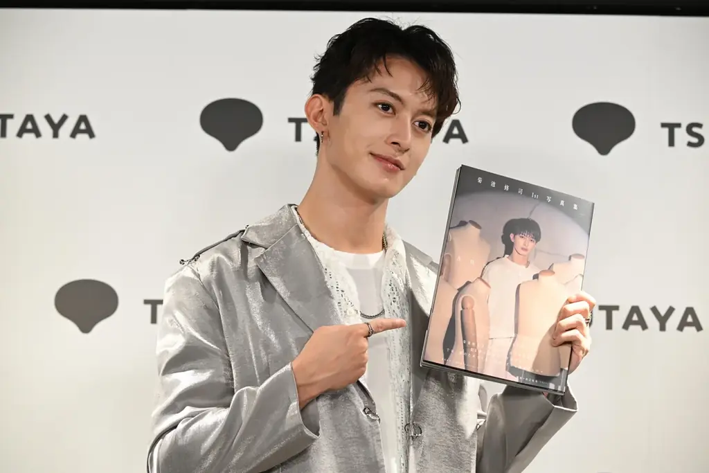 菊池修司が“素顔”をさらけ出す1st写真集を発売！「お客様の人生が少しでも鮮やかになるような役者活動を続けたい」 画像 2