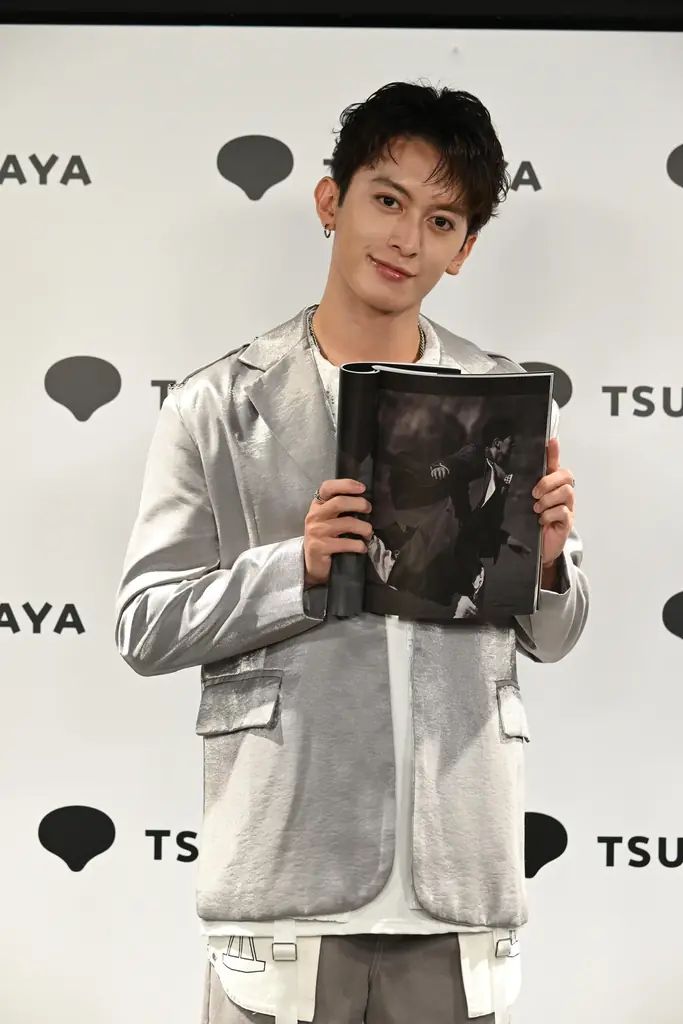 菊池修司が“素顔”をさらけ出す1st写真集を発売！「お客様の人生が少しでも鮮やかになるような役者活動を続けたい」 画像 3