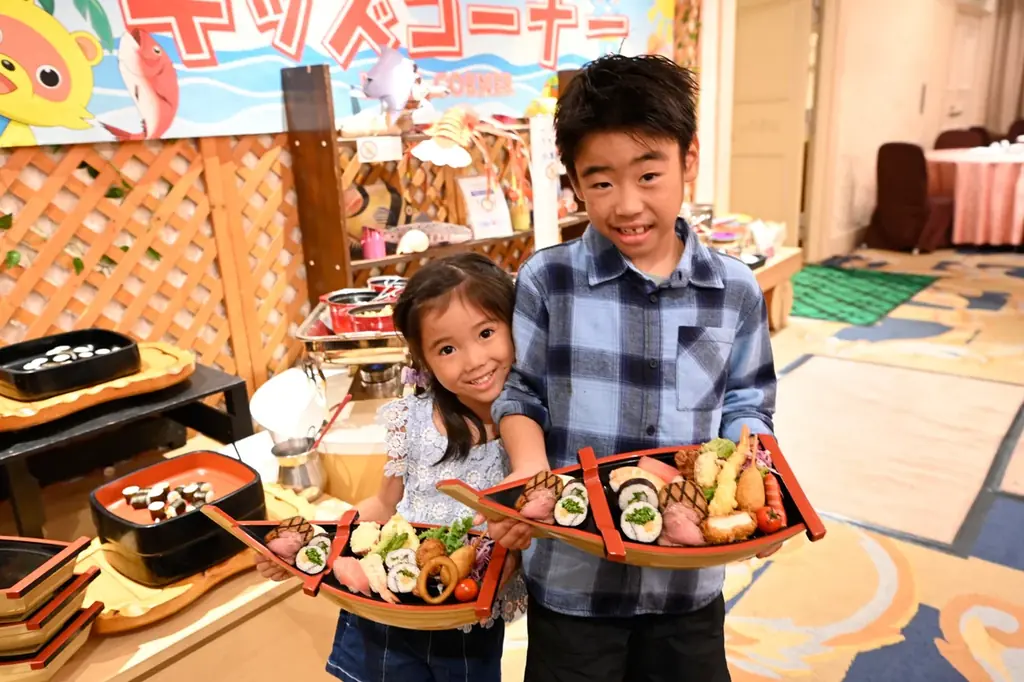 【夏休みファミリーバイキング】お造り、寿司、天婦羅、ステーキ、和洋中70種以上。花火セットや縁日、ビーチで使えるクーポン付き♪ 8月1～6日は打上花火も☆ 画像 7