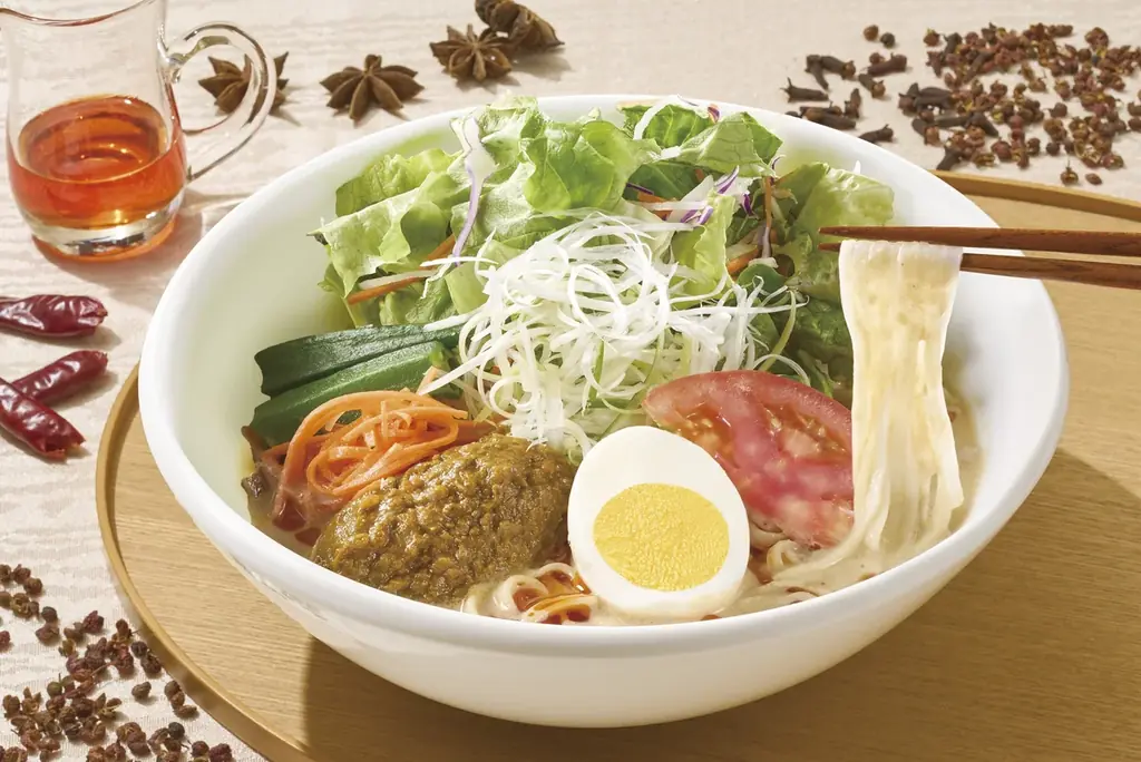 【ジョナサン】昨夏1ヶ月半で5.7万食（※1）を突破した本格レッドカレーと、国産桃のパフェが登場！～猛暑を乗り切る、ジョナサン夏の2大フェア開催～ 画像 3