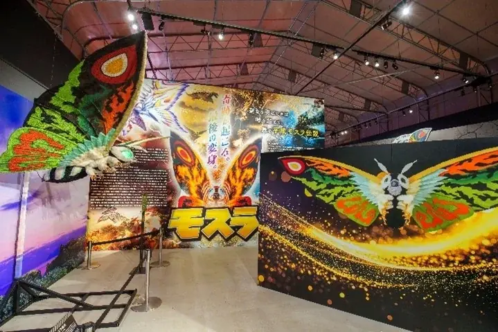 淡路島「ニジゲンノモリ」で大人気怪獣と出会える！ゴジラミュージアム『モスラ特別展』 事前予約特典第3弾 画像 1