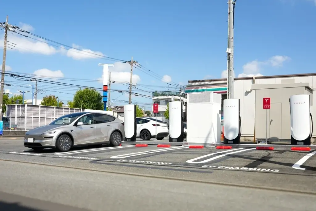 セブンのテスラ充電導入