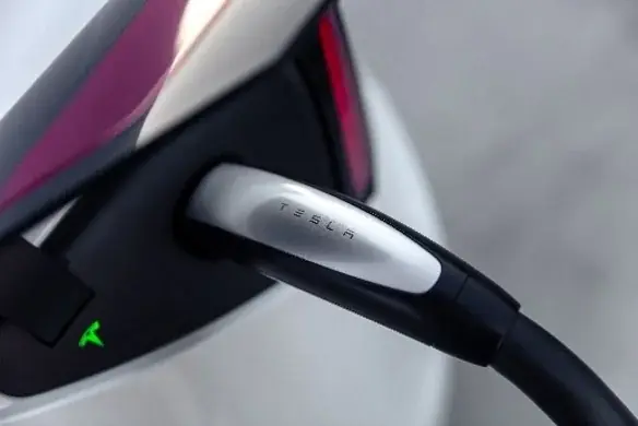 【セブン‐イレブン初】テスラ「スーパーチャージャー」を導入しEV充電の利便性を拡充 画像 2