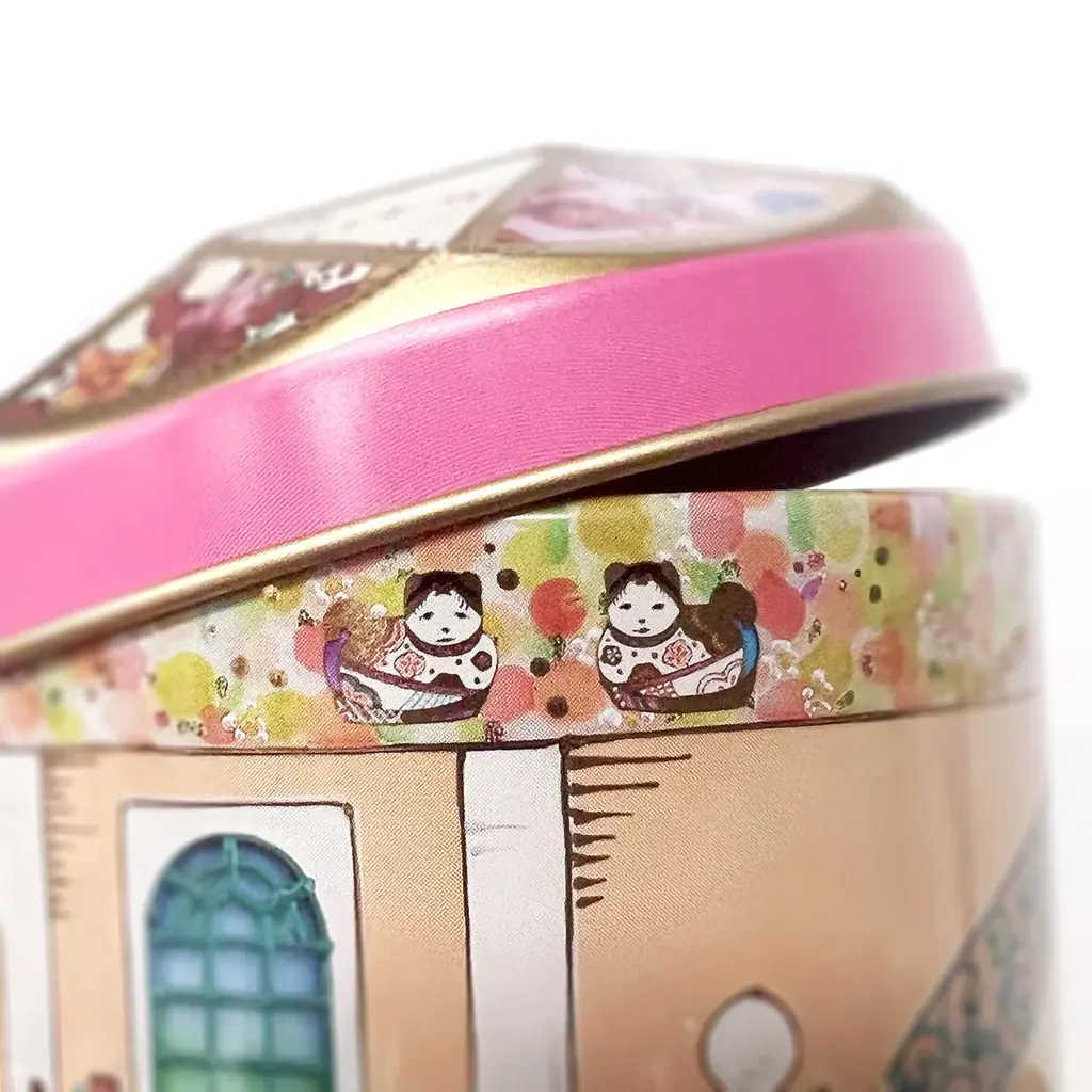 「『徹子の部屋 50周年展』～愛を込めて～」会場限定『徹子の部屋缶』新発売。黒柳徹子監修のパンダチャーム付き 画像 4