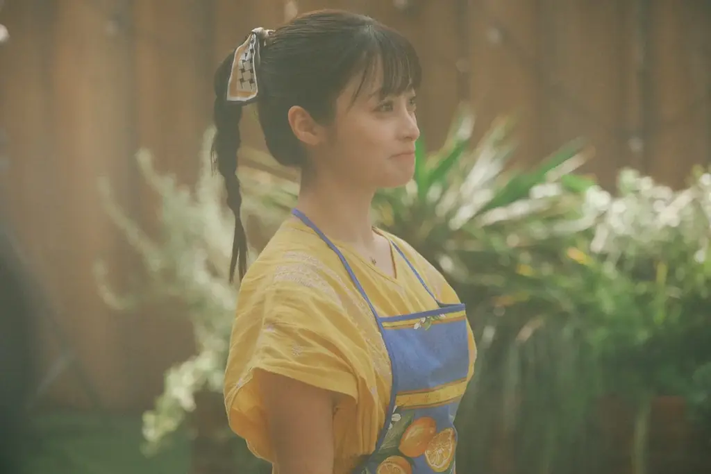 ABEMAオリジナルドラマ『バカンスの法則』橋本環奈×チェ・ジョンヒョプが魅せる、美しくもどこか切ない世界観――柔らかな光が包み込む別荘での、キービジュアル第2弾を解禁 画像 2