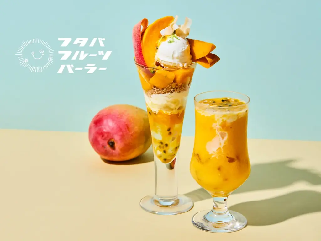 【フタバフルーツパーラー】とろける最高峰の甘み「グラシアスマンゴー」が主役。パッションフルーツの酸味が引き立てる、真夏のパフェ＆スムージーをこの夏限定で販売！ 画像 1