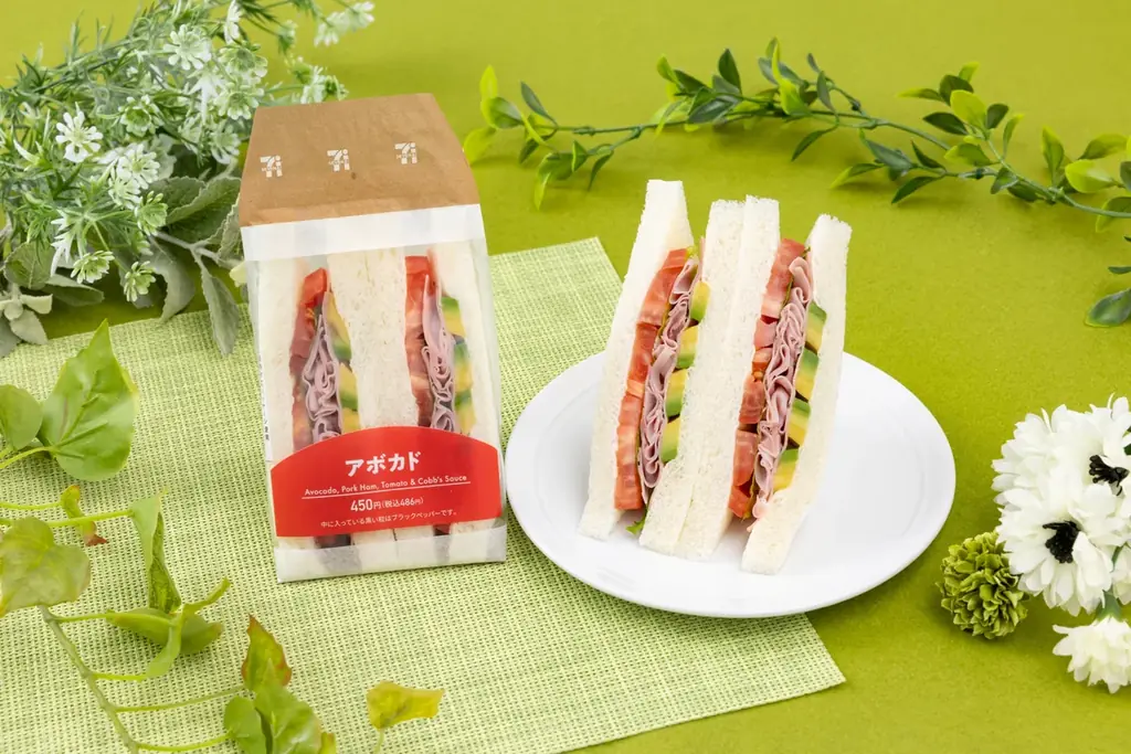 セブン‐イレブンから人気素材を味わう贅沢サンドイッチが登場　彩り豊かな「アボカドサンド」を新発売！ 画像 1