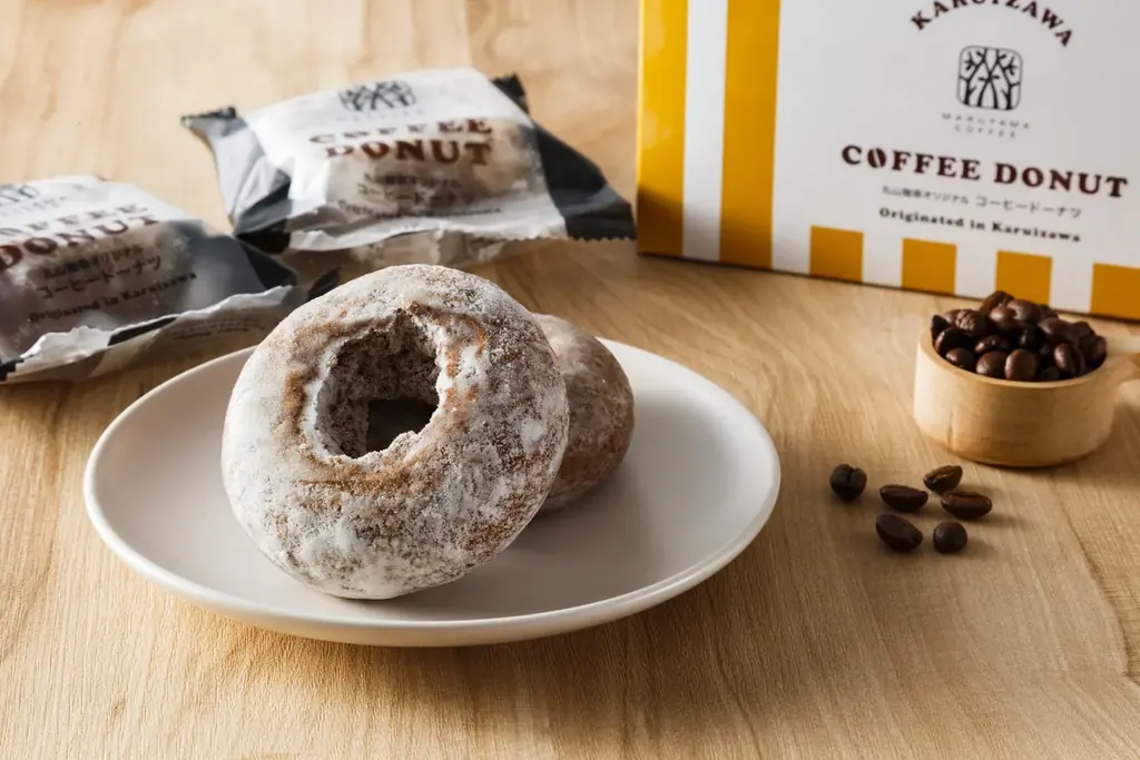 【新商品】深煎りコーヒーと一緒に楽しみたくなる、レトロで素朴な味わい「丸山珈琲オリジナル 軽井沢コーヒードーナツ」を7月15日（水）より発売開始 画像 1