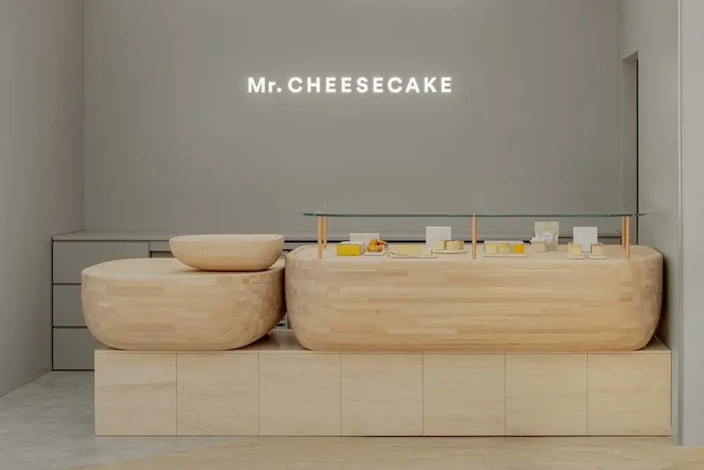 土用の丑の日。今年は、チーズケーキにしませんか。乳製品を惜しみなく使用した大人気の「Mr. CHEESECAKE Milky Mascarpone」がホールになって登場！ 画像 3