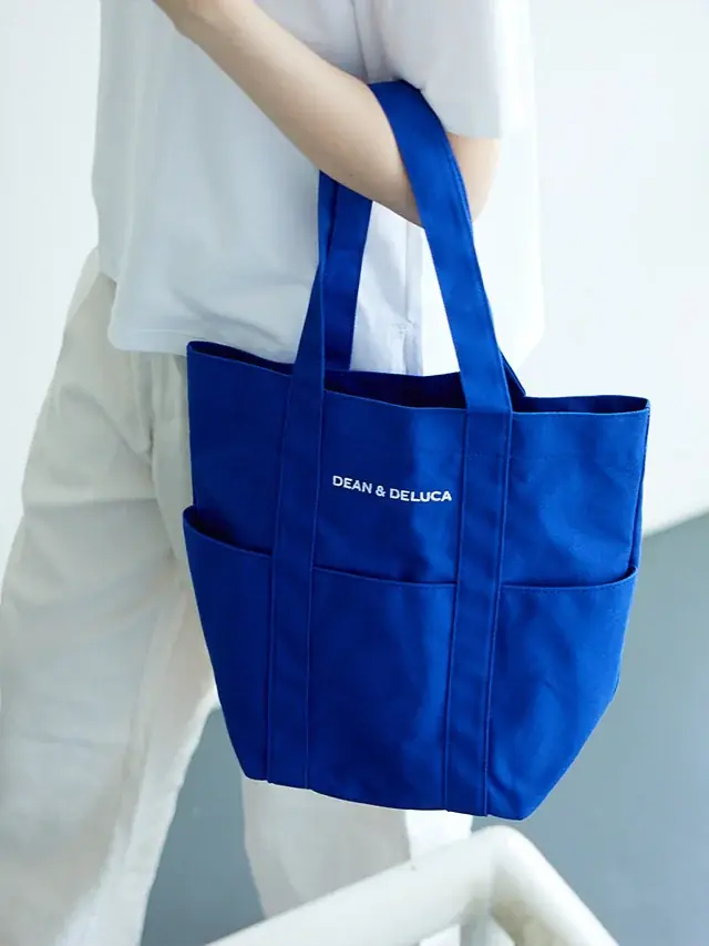 DEAN & DELUCA初、「夏の福袋 2026」を数量限定で発売 | ロイヤルブルーの限定トートバッグに、夏のおいしいものを詰め合わせ 画像 2