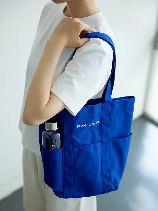 DEAN & DELUCA初、「夏の福袋 2026」を数量限定で発売 | ロイヤルブルーの限定トートバッグに、夏のおいしいものを詰め合わせ 画像 3