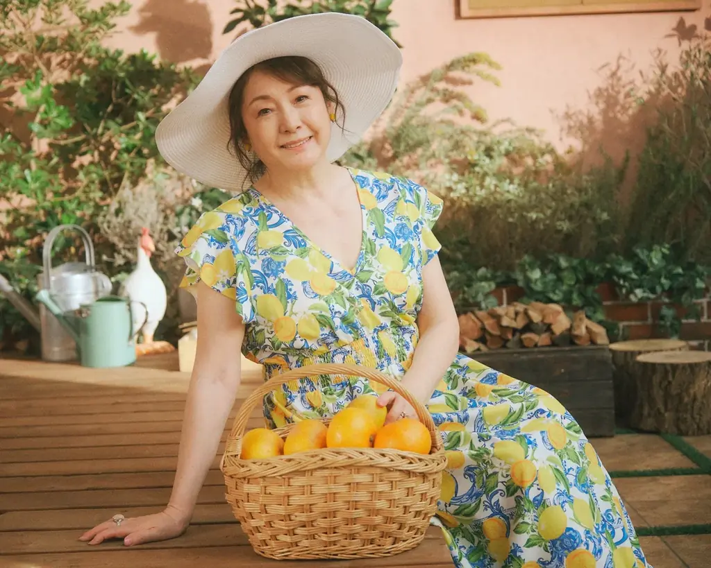 松坂慶子、マキタスポーツ、前野えま、村松利史ら実力派キャストがABEMAオリジナルドラマ『バカンスの法則』に出演決定！松坂慶子は緑（橋本環奈）と紺太（勝地涼）の“おしゃれで優しい”亡き祖母役に 画像 2