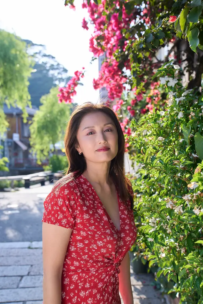 伝説のミューズ・井上晴美　27年ぶりにFRIDAYに登場し、「ラストグラビア」を披露！8月7日には自身初のデジタル写真集を2種同時発売！ 画像 3
