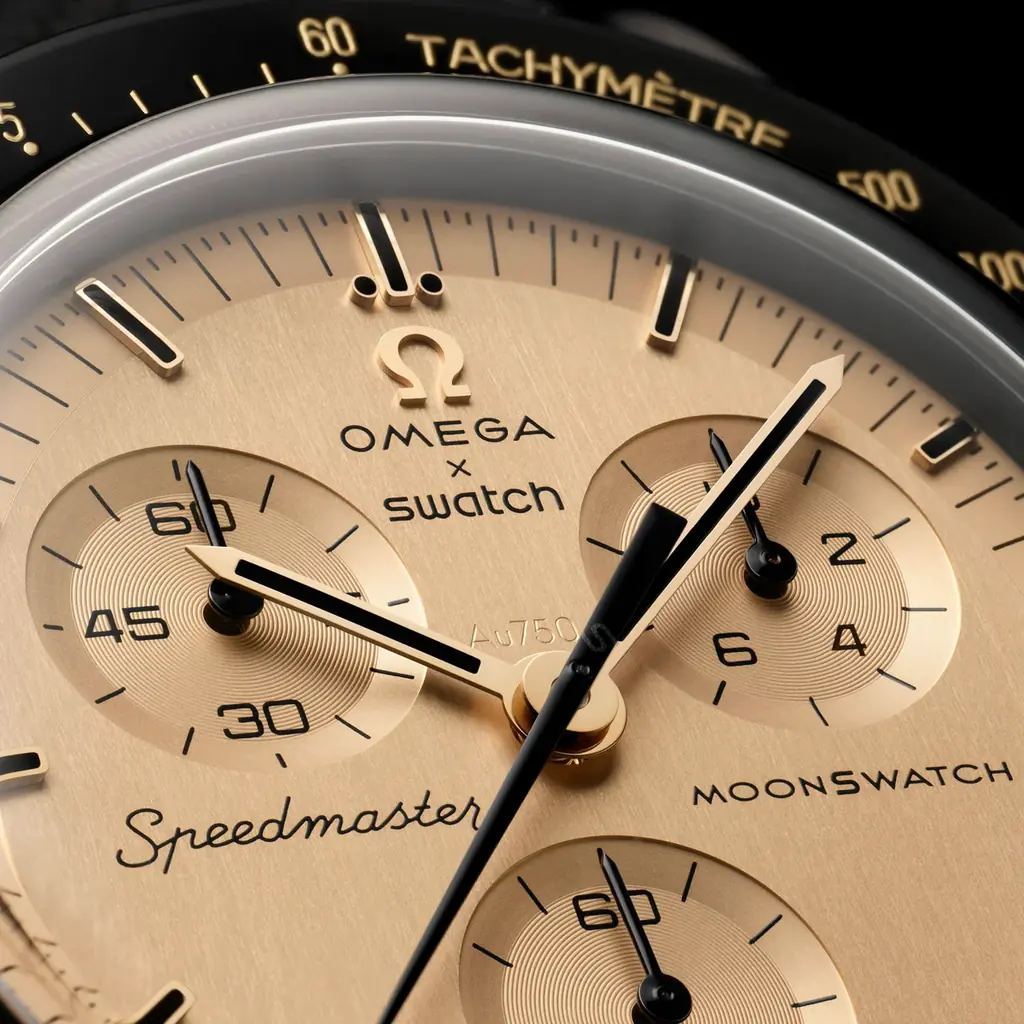 ゴールド装飾の限定MoonSwatch1969