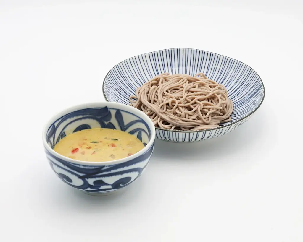 十割そばをワンコインから提供する「十割蕎麦専門店 10そば」冷たい十割そばを、濃いめのつけ汁で味わうつけそばシリーズ、充実してます！ 画像 2