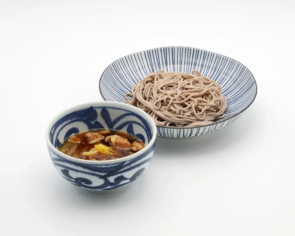 十割そばをワンコインから提供する「十割蕎麦専門店 10そば」冷たい十割そばを、濃いめのつけ汁で味わうつけそばシリーズ、充実してます！ 画像 3