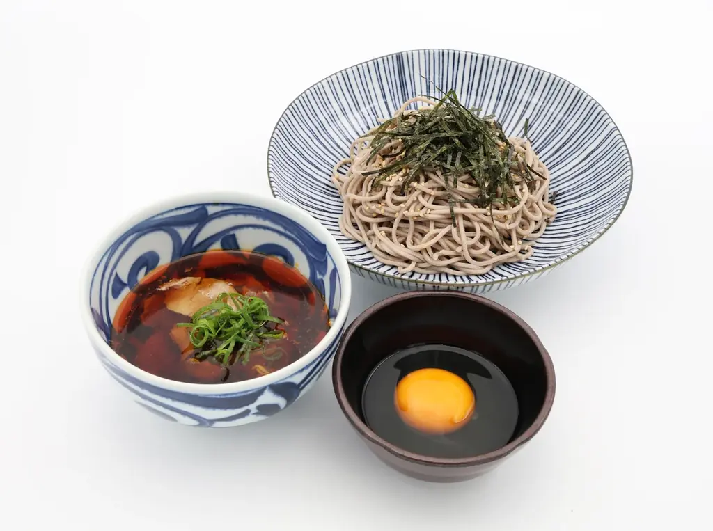 十割そばをワンコインから提供する「十割蕎麦専門店 10そば」冷たい十割そばを、濃いめのつけ汁で味わうつけそばシリーズ、充実してます！ 画像 5