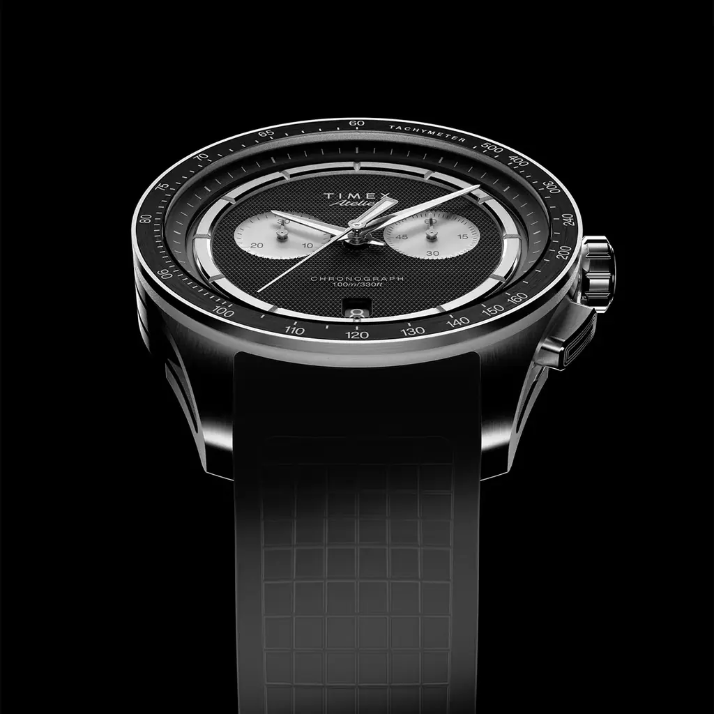 TIMEX史上最高峰のデザイン哲学を体現する「TIMEX ATELIER（タイメックス アトリエ）」から、初のクロノグラフが登場。チタンケースとスイス製ムーブメントを搭載した、ブランドの本気時計。 画像 26
