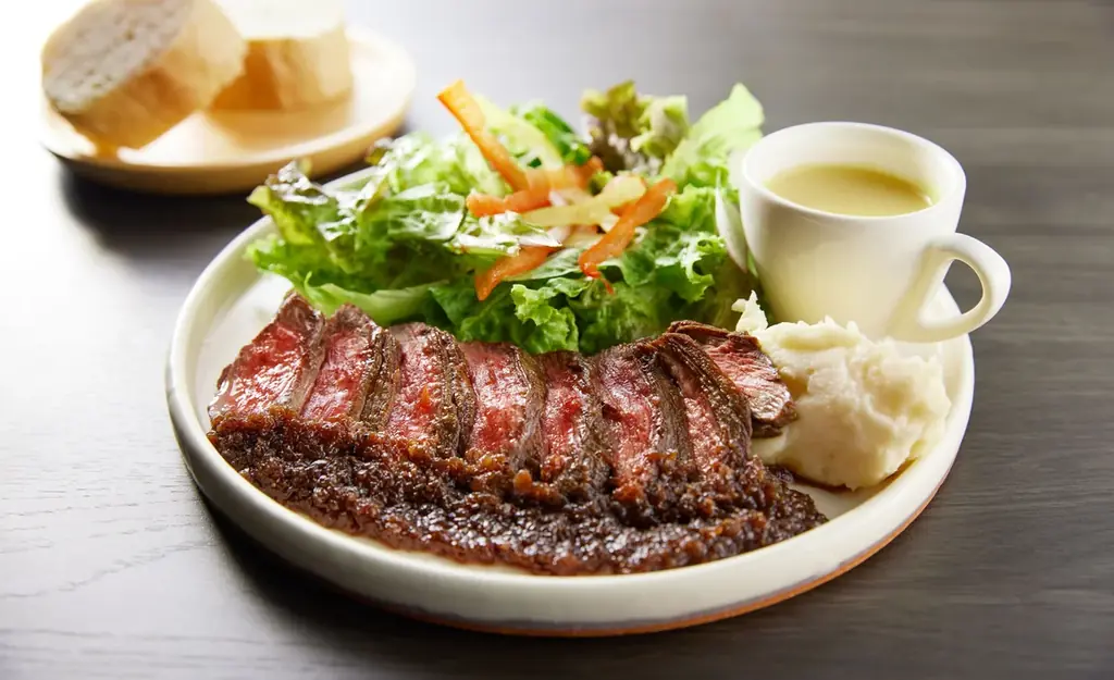 銀座のカジュアルフレンチ「Brasserie ニーケ」が日本テレビ『news every.』に登場！名物・牛ハラミステーキの1,000円台ランチが話題に 画像 2