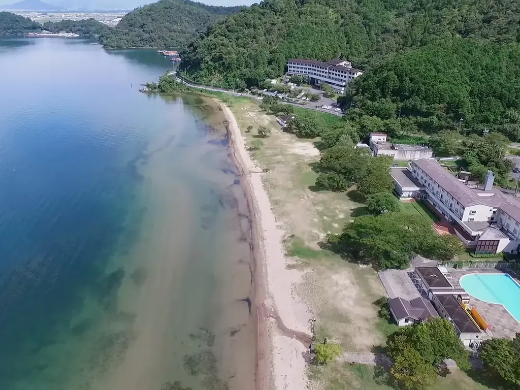 休暇村近江八幡、ホテル目の前の湖水浴場「宮ヶ浜水泳場」が７月１8日にオープン　～波打ち際まで芝生で快適　水質「ＡＡ」の湖水浴場～ 画像 2