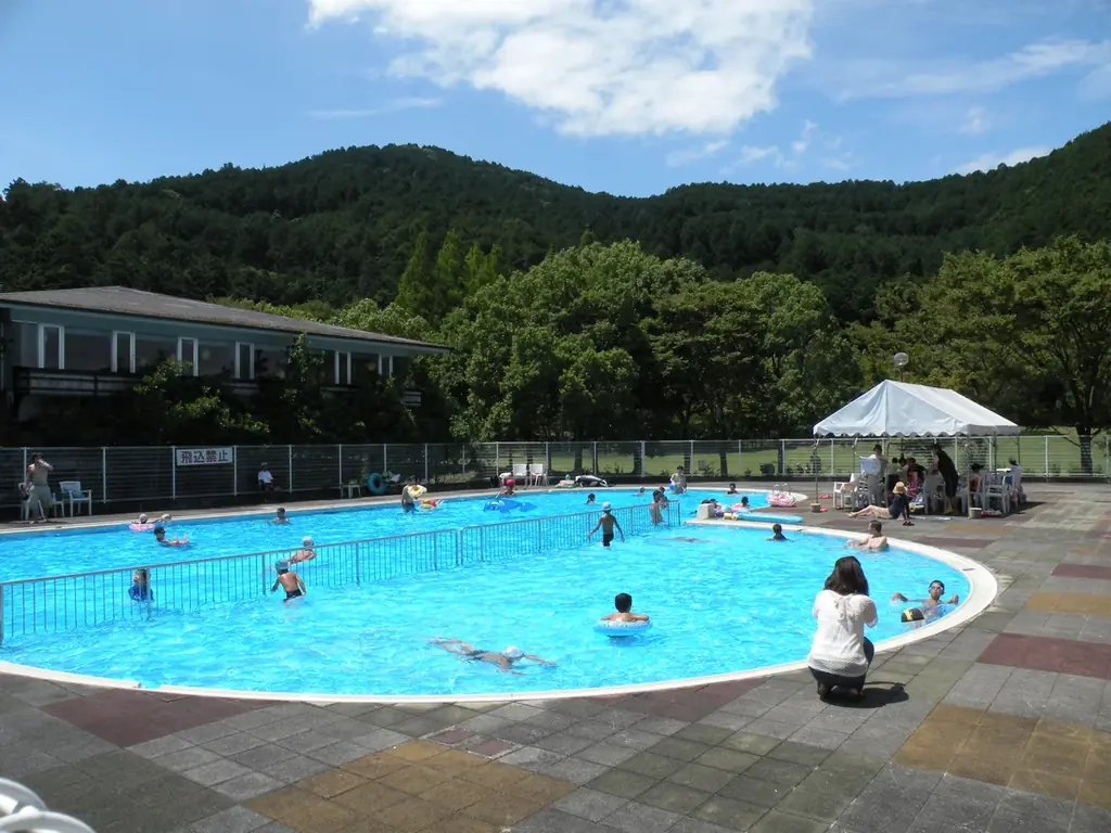 休暇村近江八幡、ホテル目の前の湖水浴場「宮ヶ浜水泳場」が７月１8日にオープン　～波打ち際まで芝生で快適　水質「ＡＡ」の湖水浴場～ 画像 3
