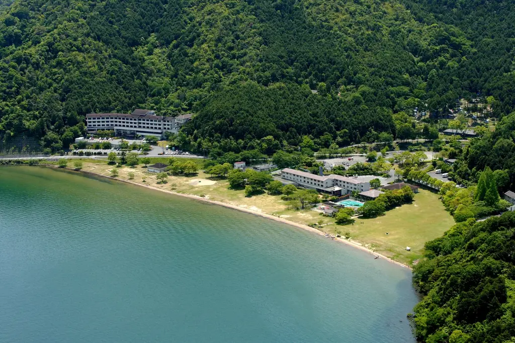 休暇村近江八幡、ホテル目の前の湖水浴場「宮ヶ浜水泳場」が７月１8日にオープン　～波打ち際まで芝生で快適　水質「ＡＡ」の湖水浴場～ 画像 6